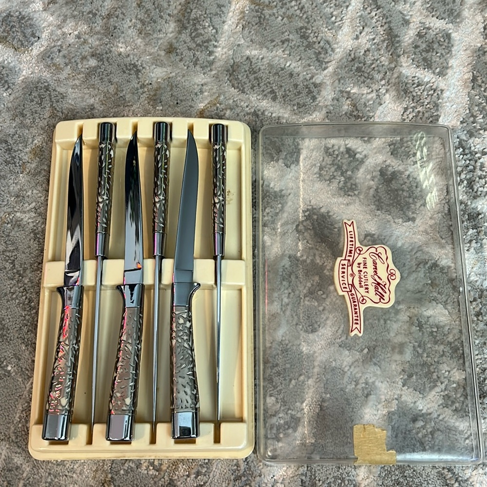 CARVEL HALL FINE CUTLERY KNIFE SET